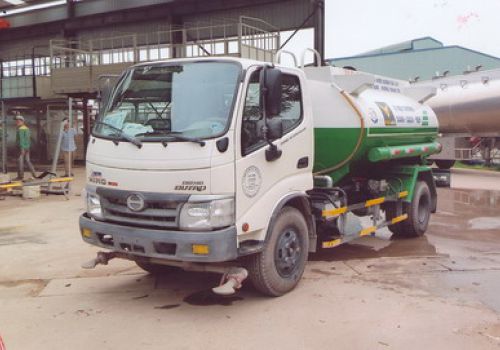 Xe phun nước rửa đường 5 khối