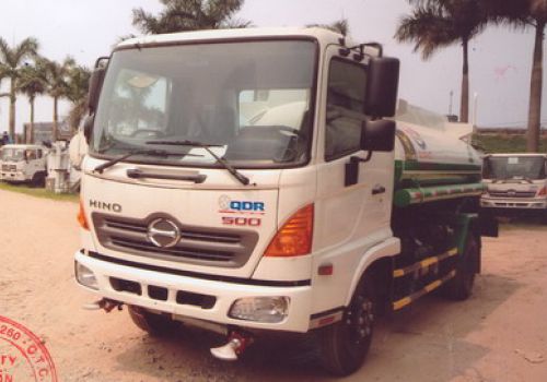 Xe phun nước rửa đường 6 khối Hino
