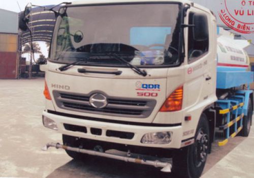 Xe phun nước rửa đường 9 khối Hino FG