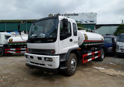 Xe phun nước rửa đường isuzu 9 khối