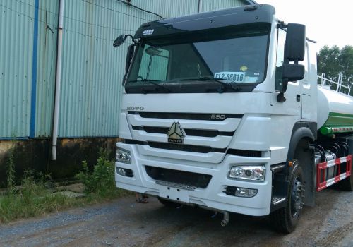 XE PHUN NƯỚC RỬA ĐƯỜNG HOWO 13 KHỐI SGZ5250GSSZZ3 NHẬP KHẨU NGUYÊN CHIẾC