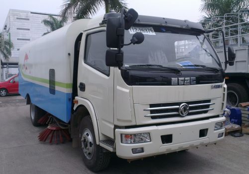 Xe quét đường hút bụi dongfeng 5 khối nhập khẩu