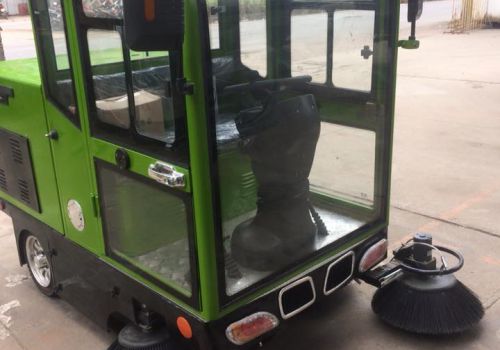 Xe quét hút bụi điện