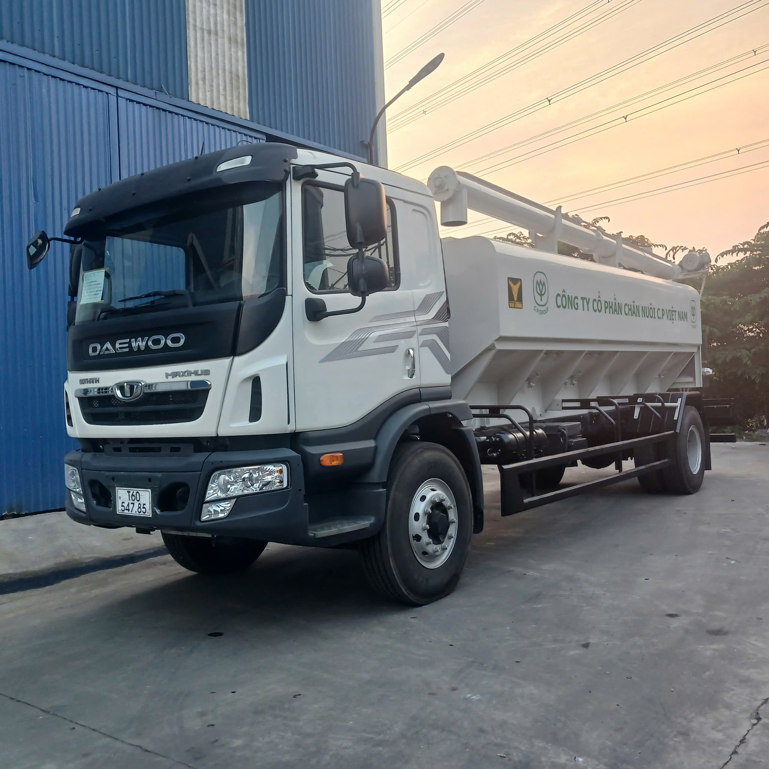 xe-bon-cho-cam-daewoo-8-tan-1