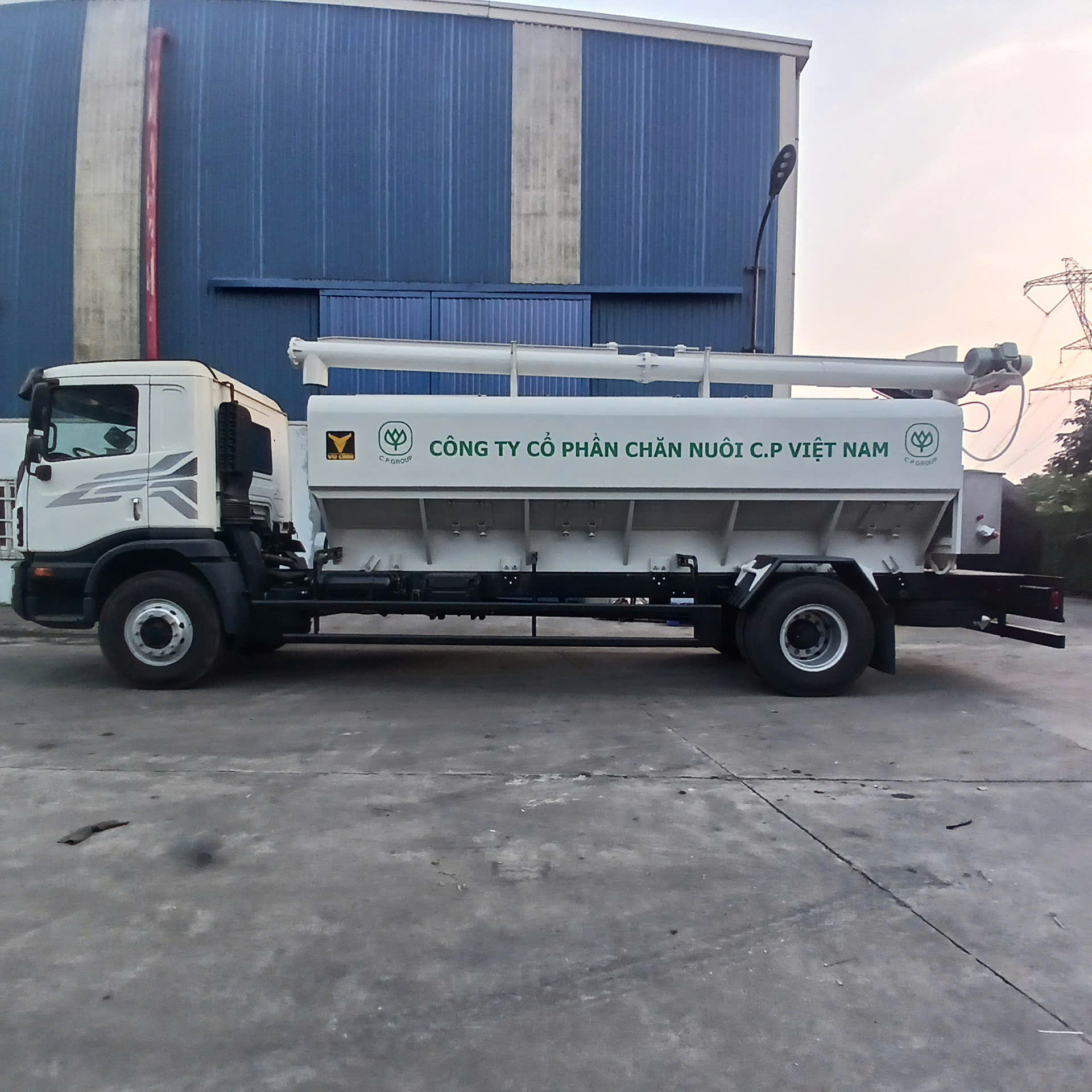 xe-bon-cho-cam-daewoo-8-tan-2