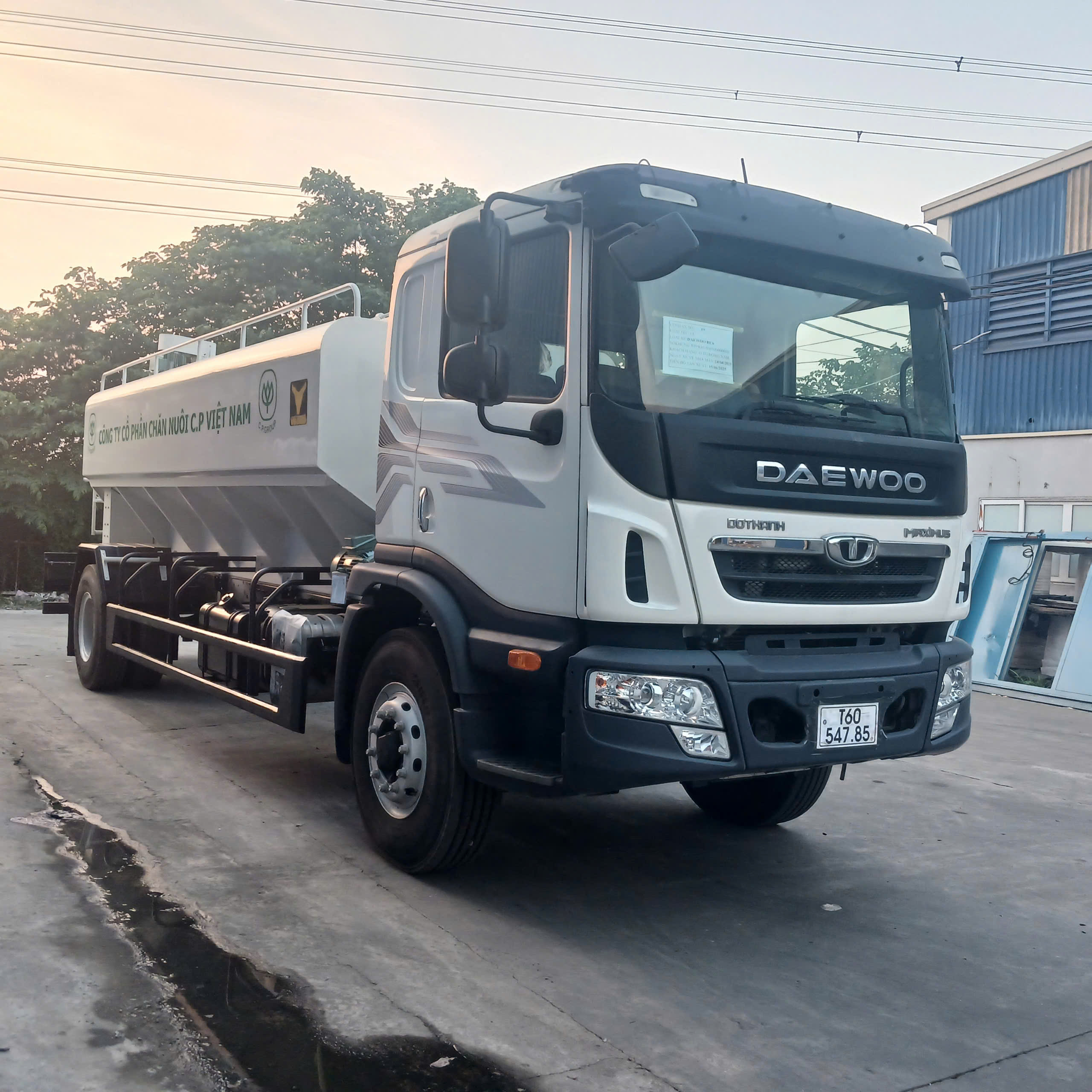 xe-bon-cho-cam-daewoo-8-tan