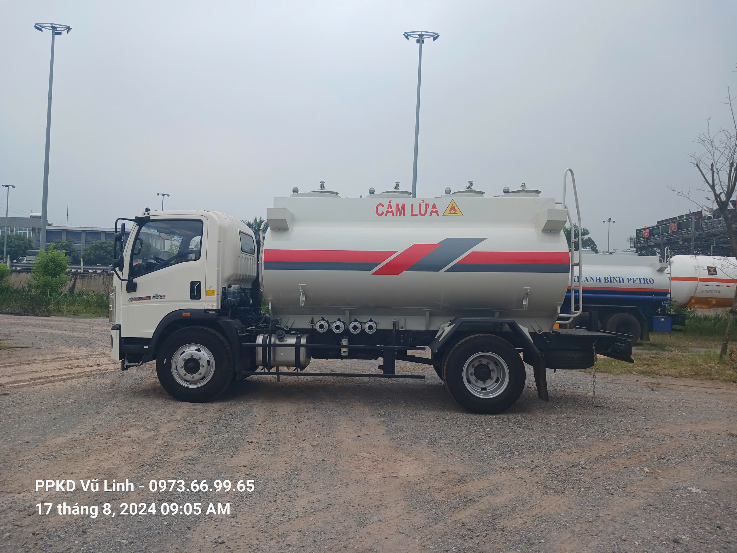 xe-cho-xang-dau-howo-12-khoi-2