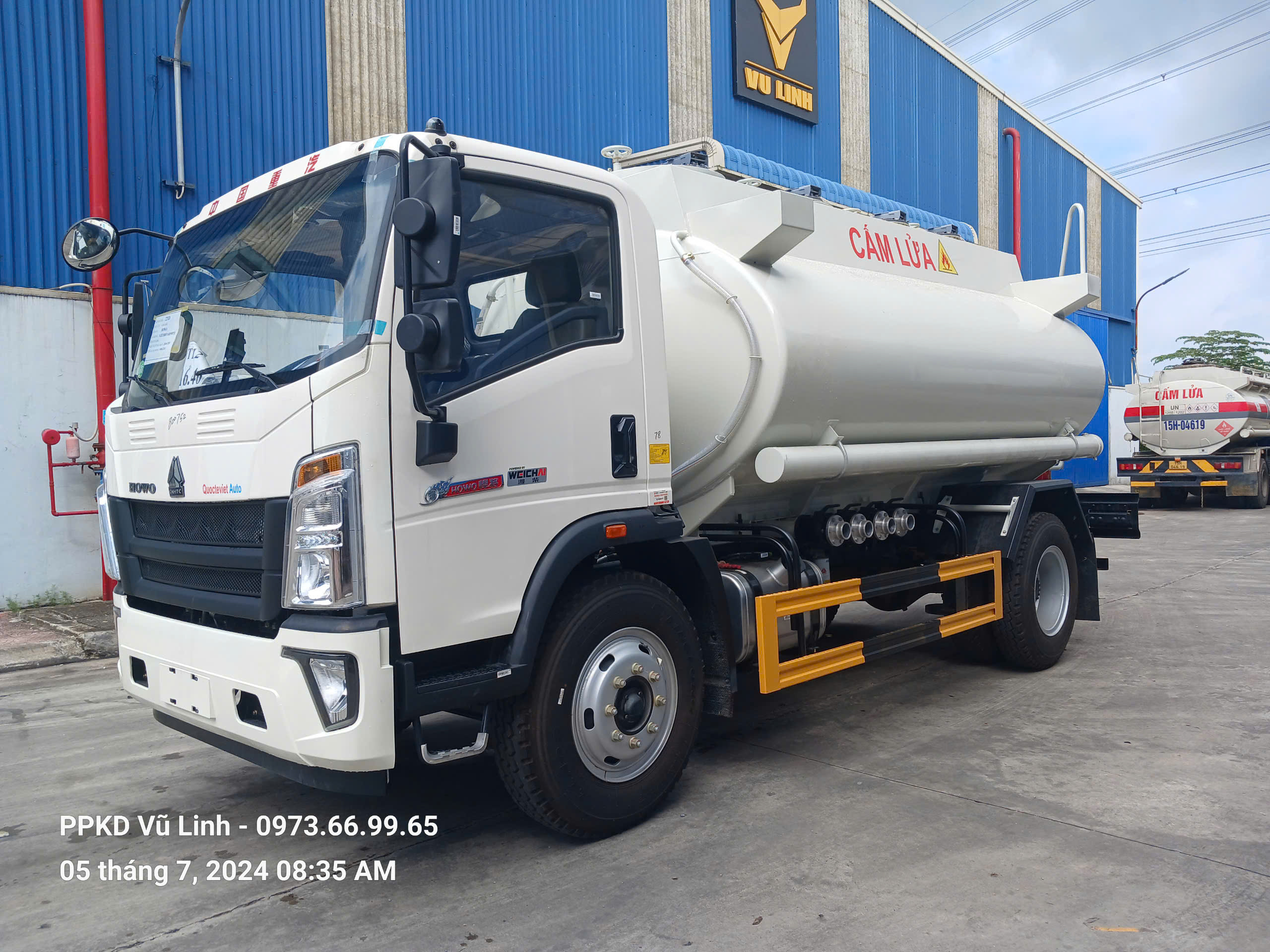 xe-cho-xang-dau-howo-12-khoi