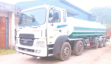 xe phun nước rửa đường 22 khối HYUNDAI HD360 2 xe phun nước rửa đường 22 khối HYUNDAI HD360