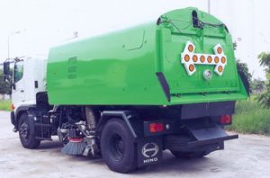 xe quét đường hút bụi 6 khối Hino FG 4 xe quét đường hút bụi 6 khối HINO FG8JJ7A