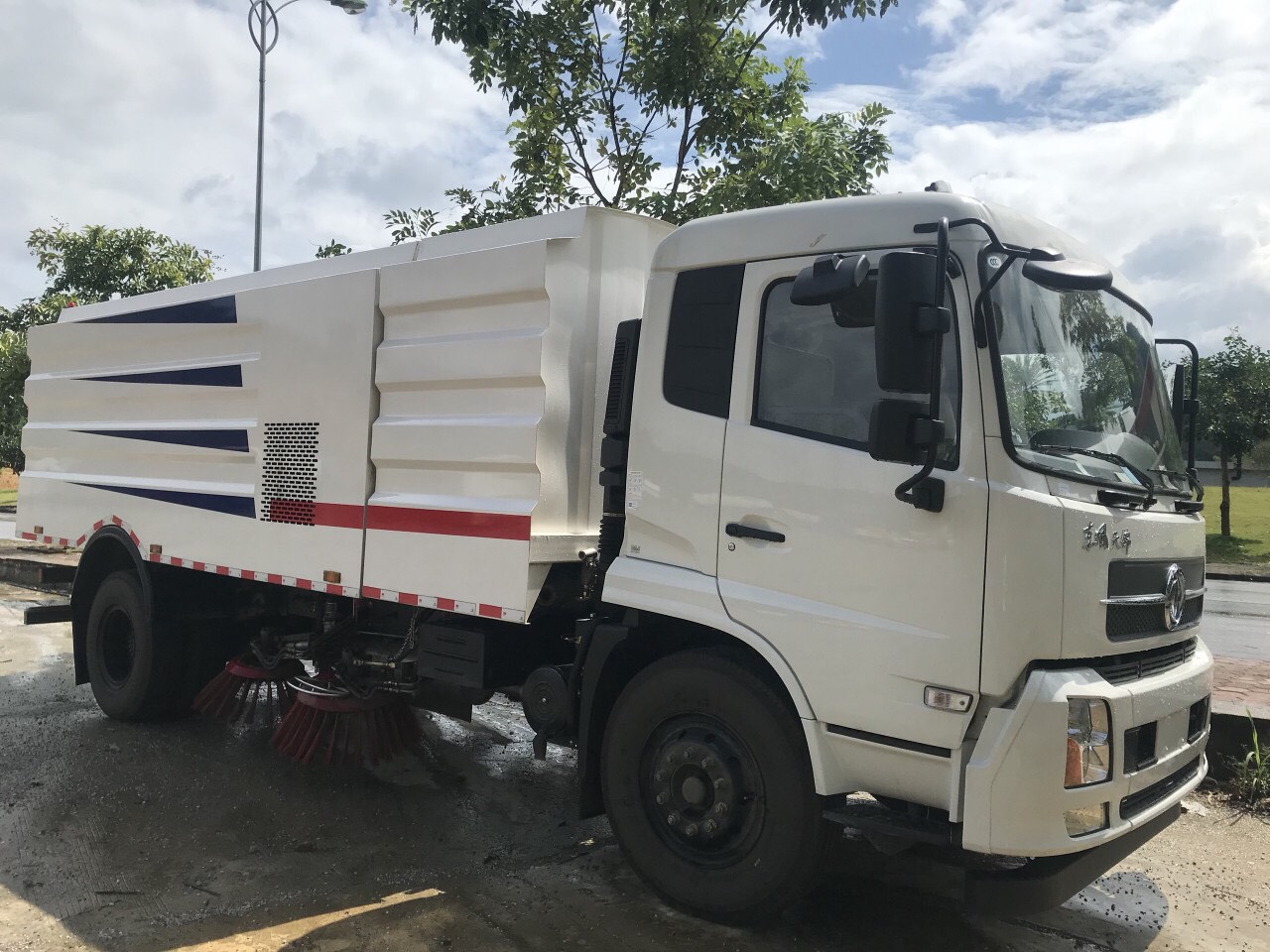 Xe quét đường hút bụi 10 khối Dongfeng 6 XE QUÉT HÚT BỤI DONGFENG 10 KHỐI