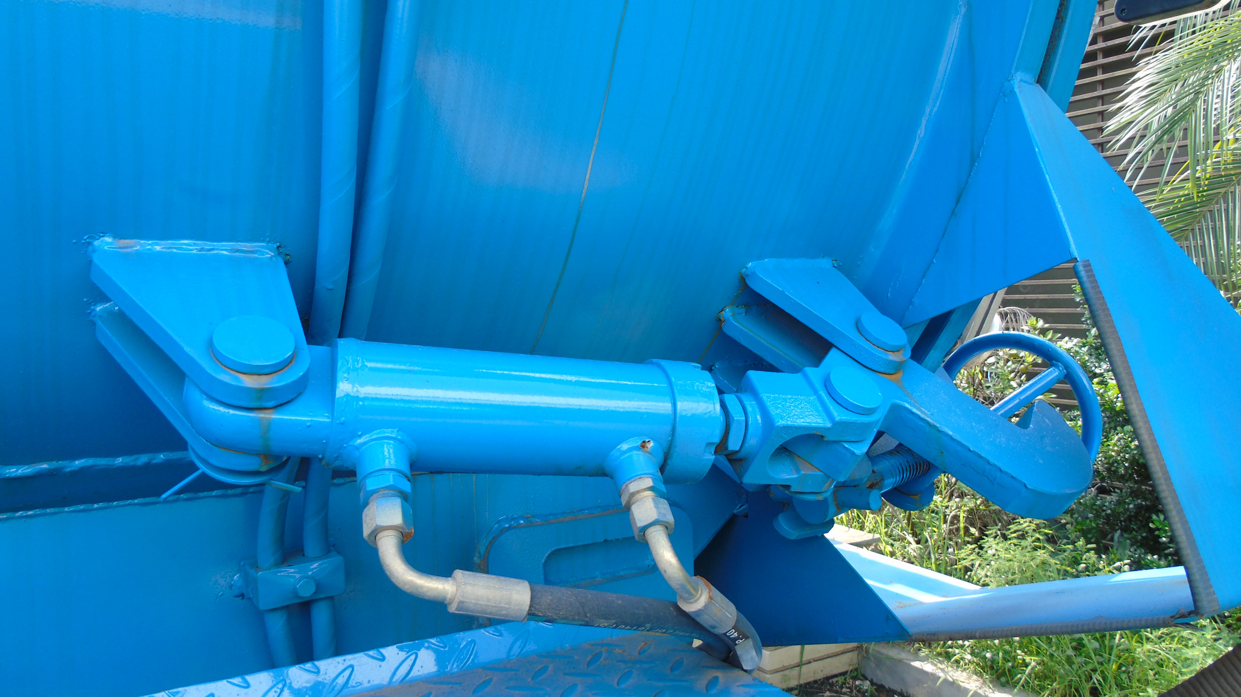 Xe hút bùn hút chất thải dongfeng 8 khối nhập khẩu nguyên chiếc 7 xe hút bùn dongfeng 8 khối nhập khẩu nguyên chiếc