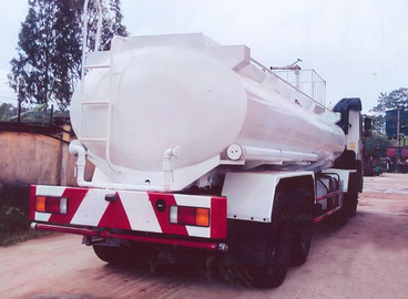 xe phun nước rửa đường 17 khối HYUNDAI HD320 4 xe phun nước rửa đường 17 khối HYUNDAI HD320