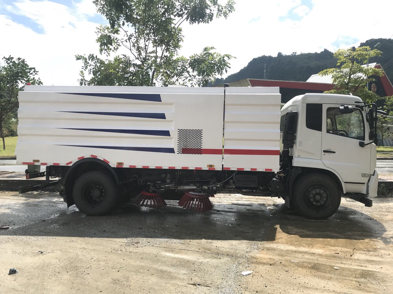 Xe quét đường hút bụi 10 khối Dongfeng 7 XE QUÉT HÚT BỤI DONGFENG 10 KHỐI