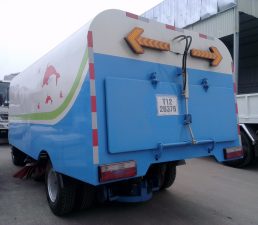 Xe quét đường hút bụi dongfeng 5 khối nhập khẩu